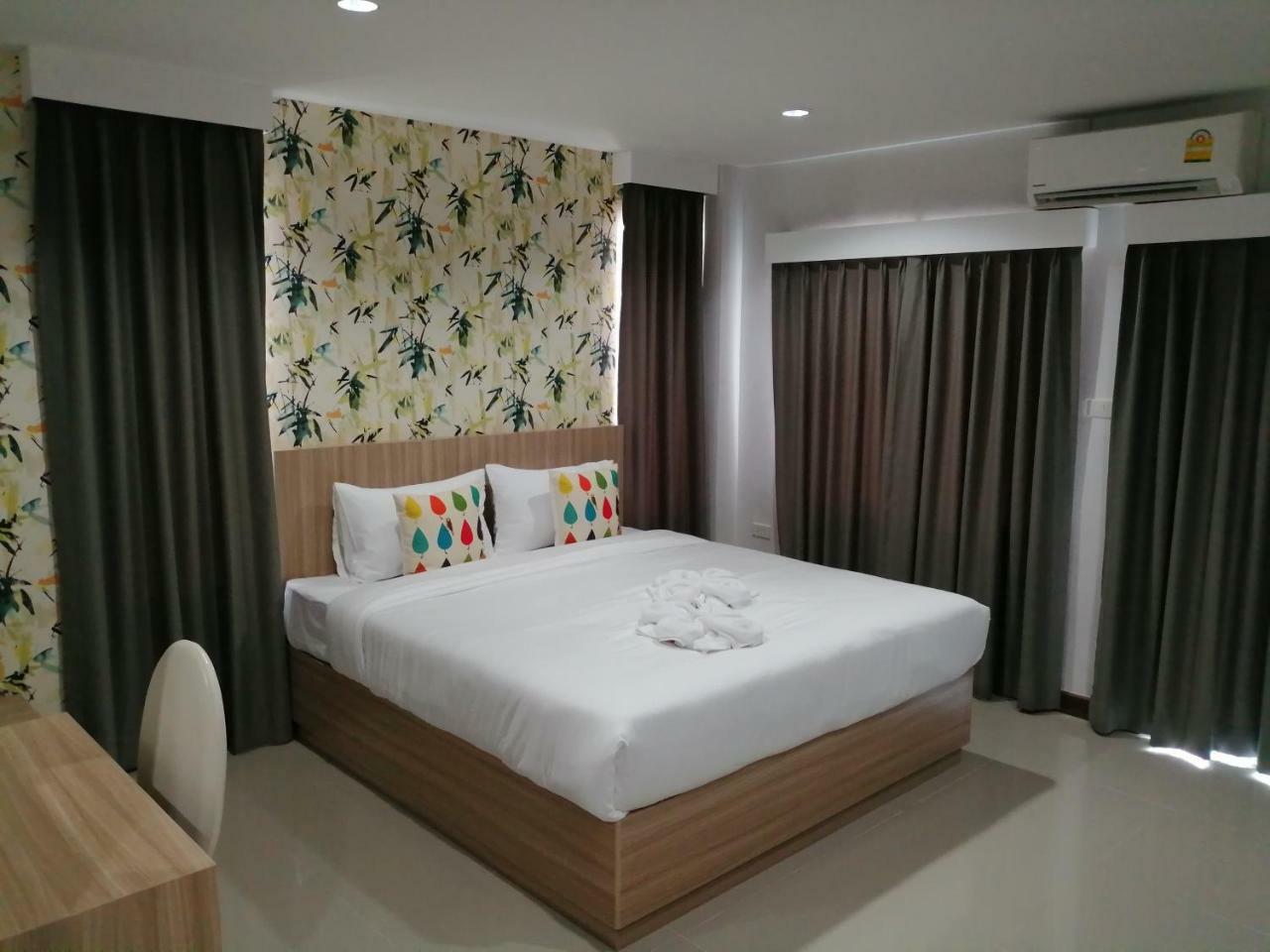 The Like Hotel Удон Тани Екстериор снимка