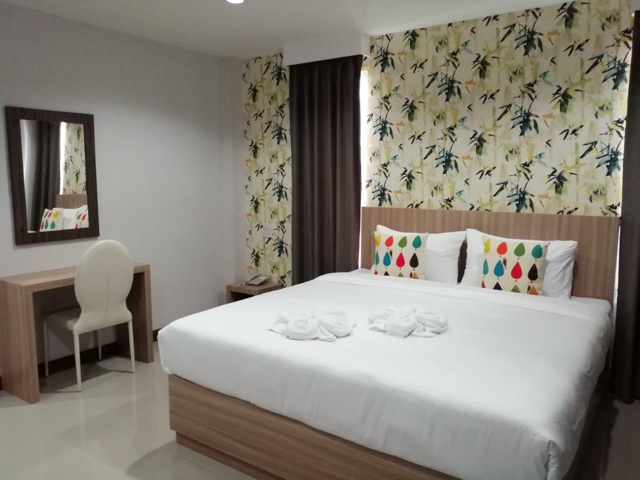The Like Hotel Удон Тани Екстериор снимка