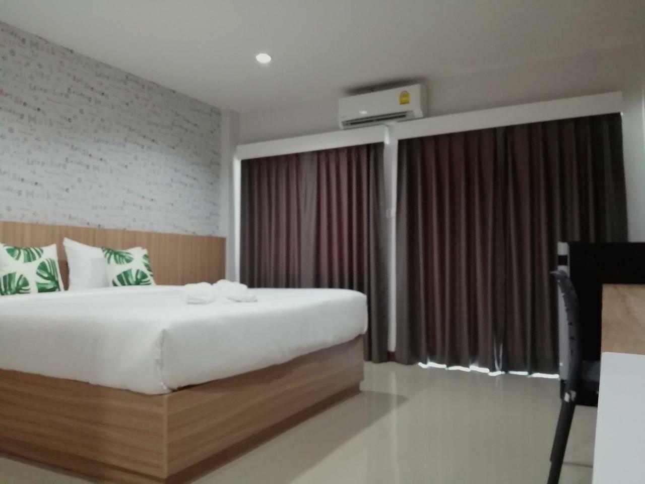 The Like Hotel Удон Тани Екстериор снимка