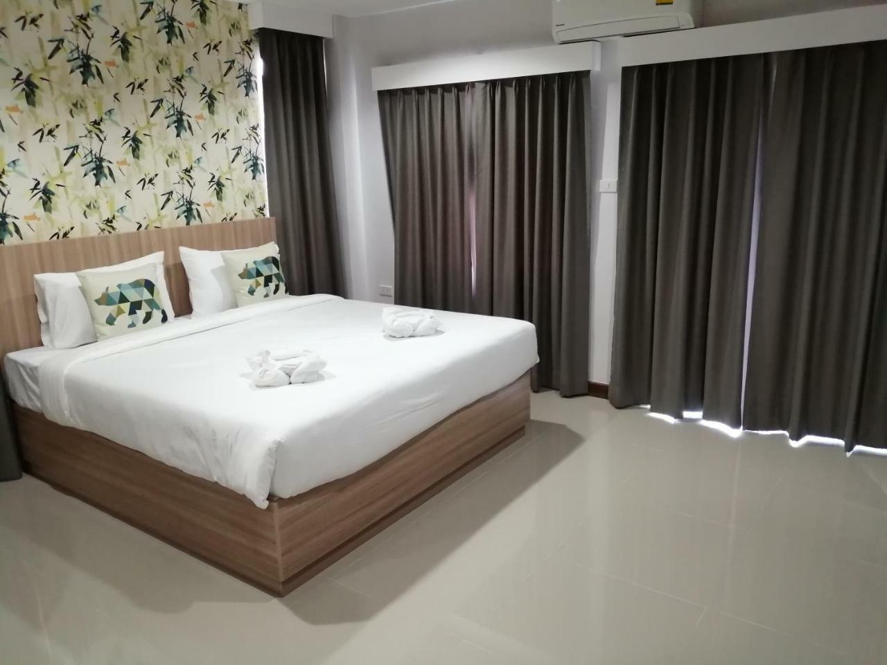 The Like Hotel Удон Тани Екстериор снимка