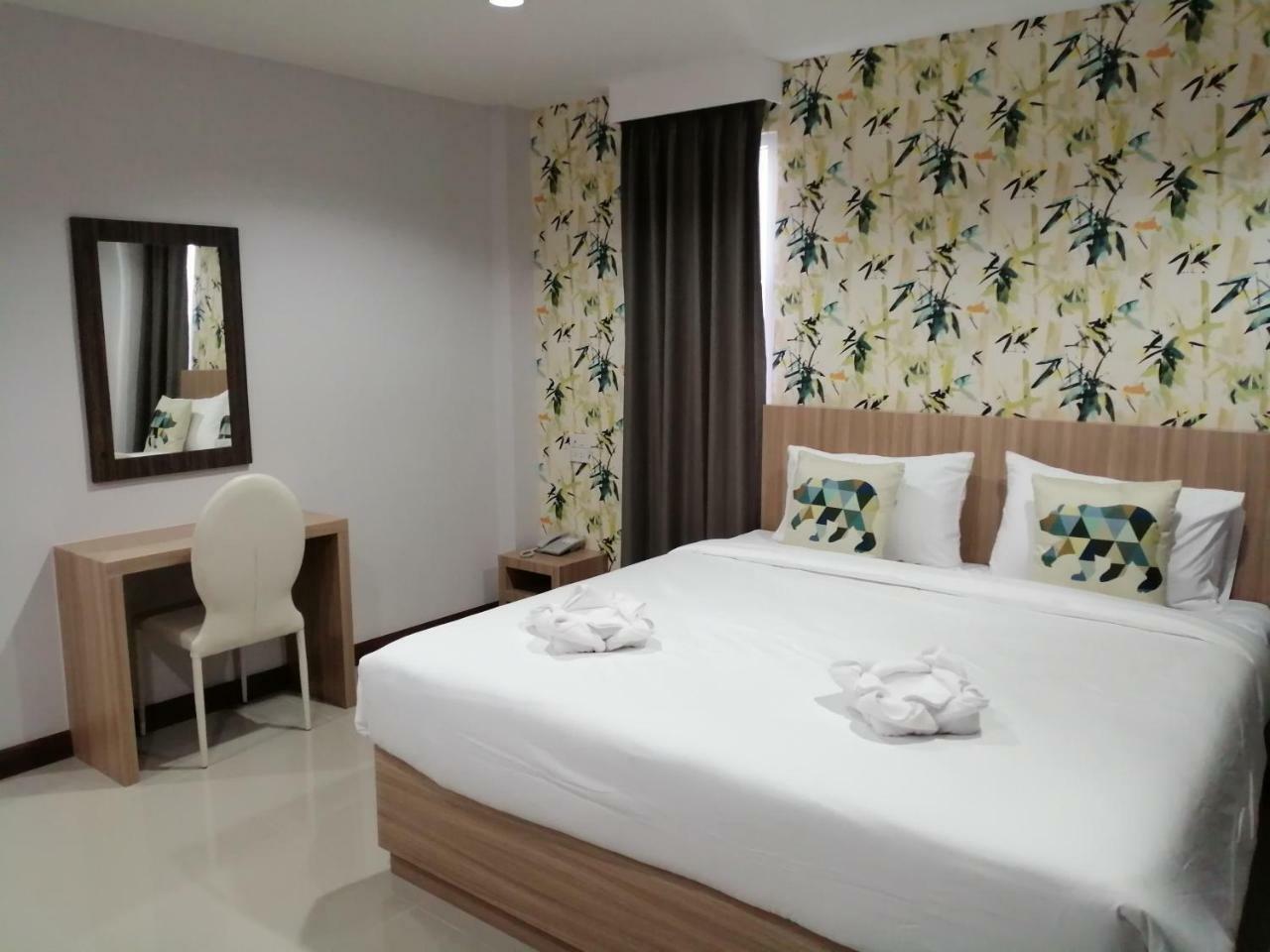 The Like Hotel Удон Тани Екстериор снимка