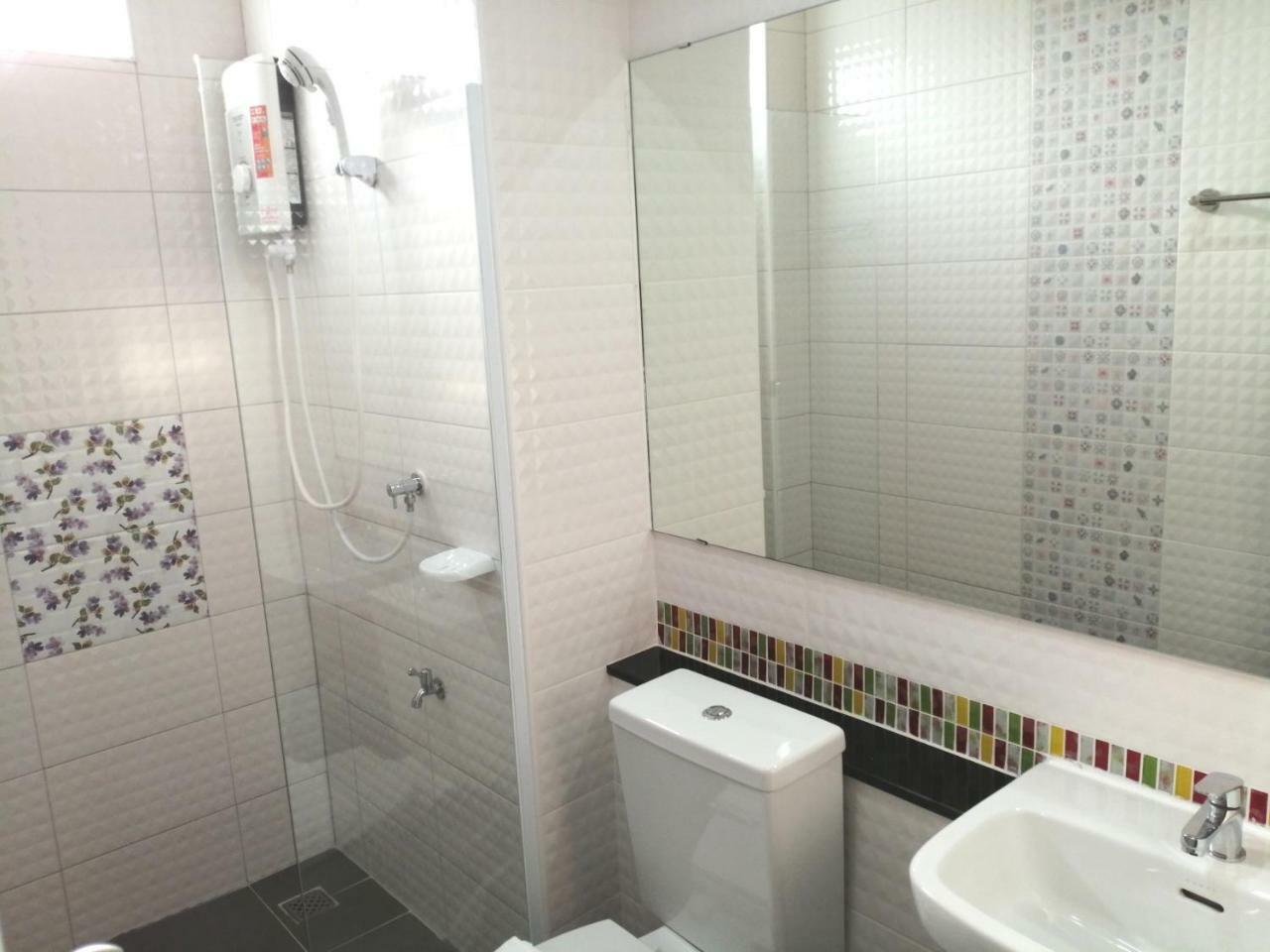 The Like Hotel Удон Тани Екстериор снимка