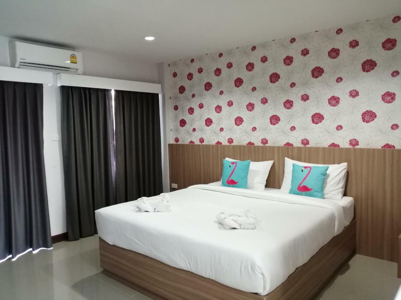 The Like Hotel Удон Тани Екстериор снимка
