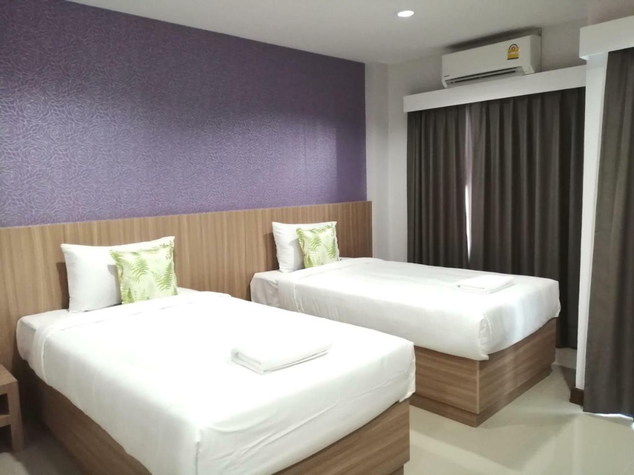 The Like Hotel Удон Тани Екстериор снимка