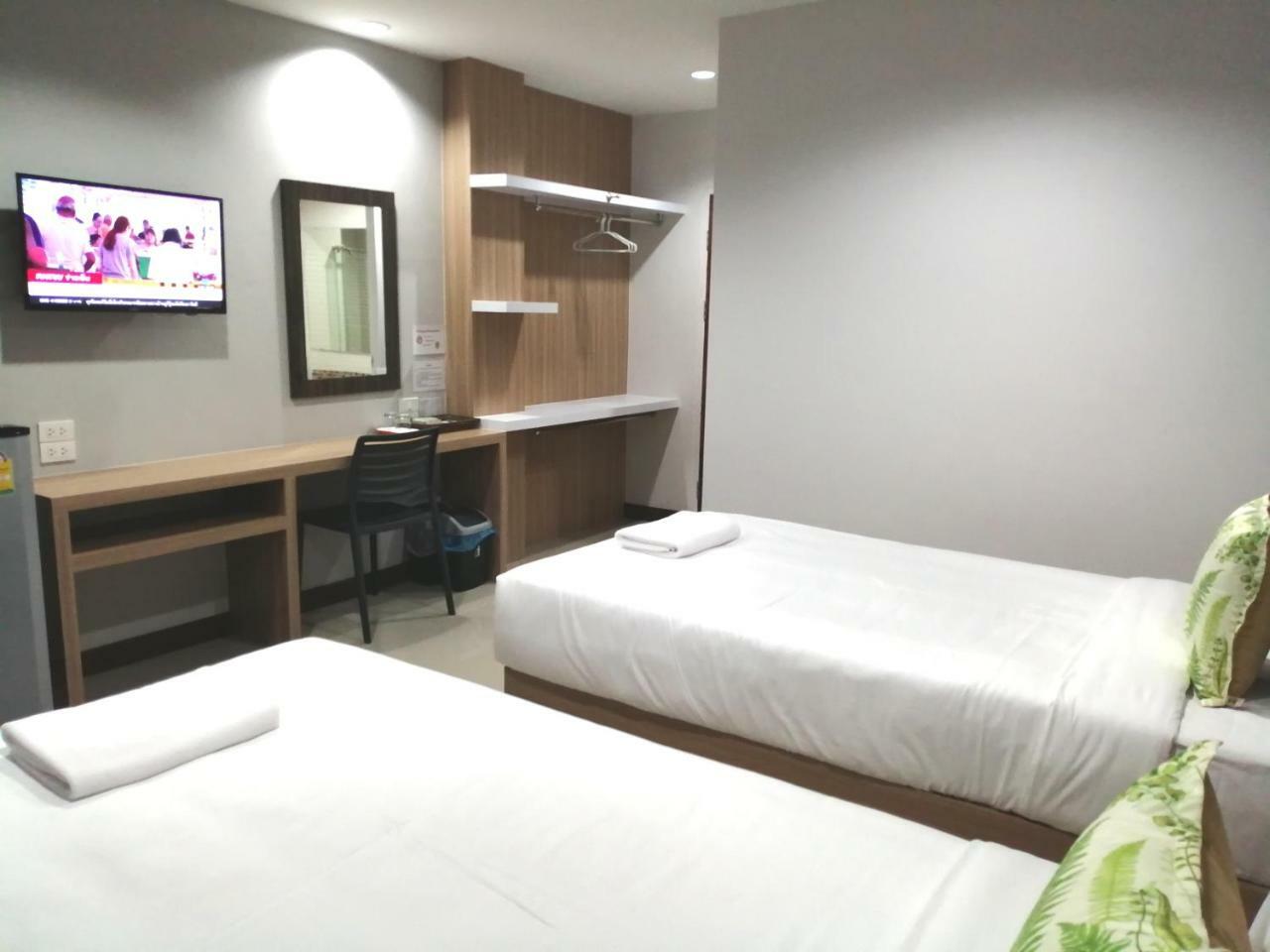 The Like Hotel Удон Тани Екстериор снимка