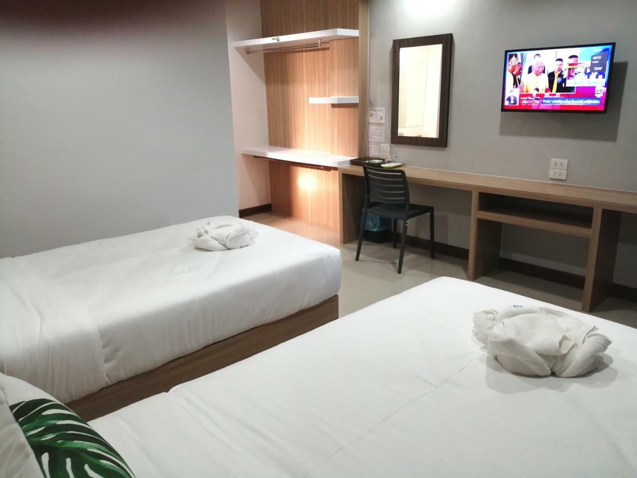 The Like Hotel Удон Тани Екстериор снимка